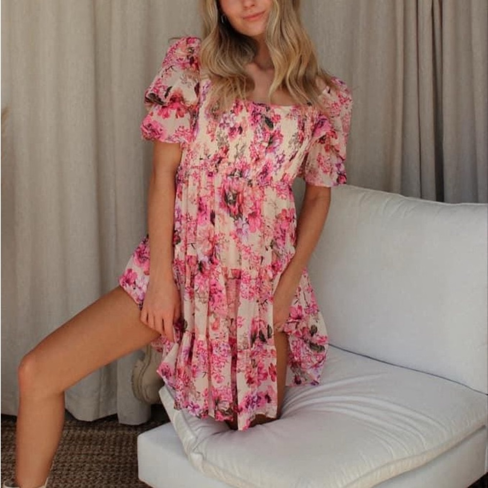 Size large can fit bigger! Has stretch. Can be worn on or off the shoulder!